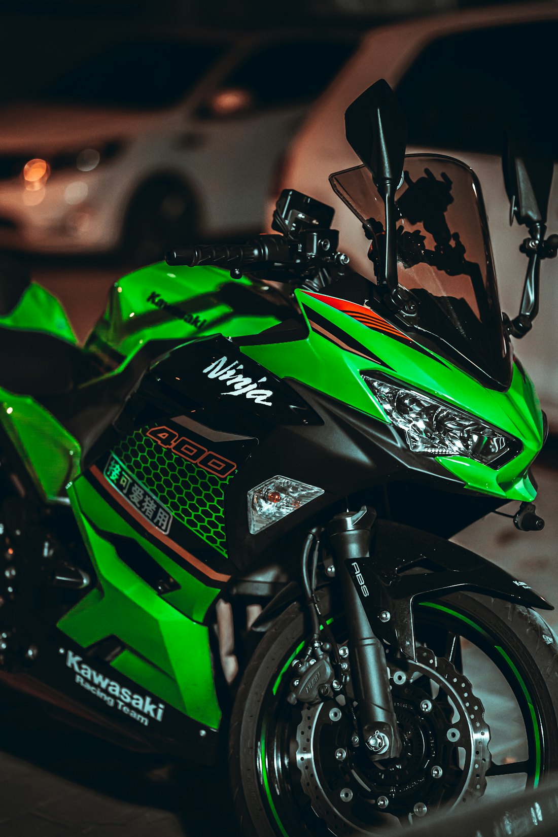 Seguro de moto — esportiva à noite